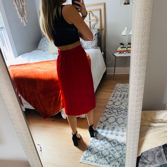 Red Pleated Skirt, size XS - Picture 4 of 5